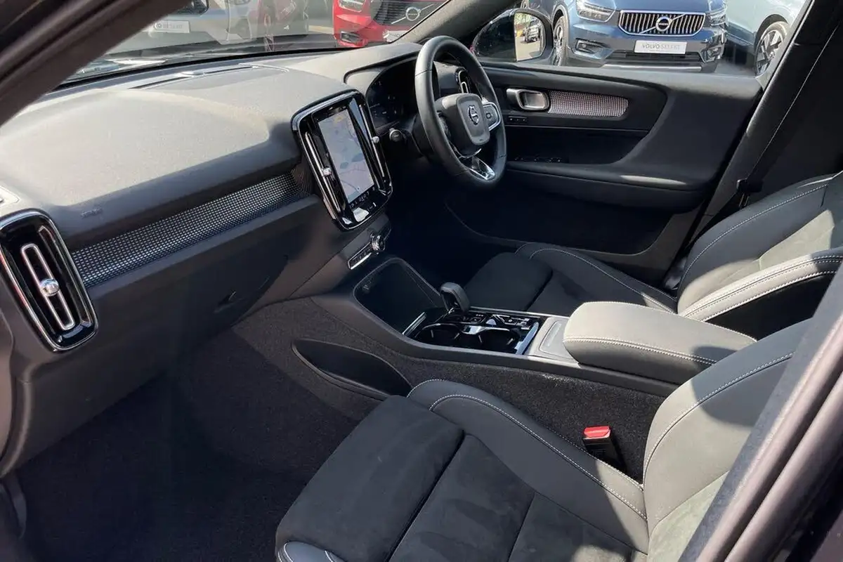 2024-volvo-xc40-20-b3-plus-big-26