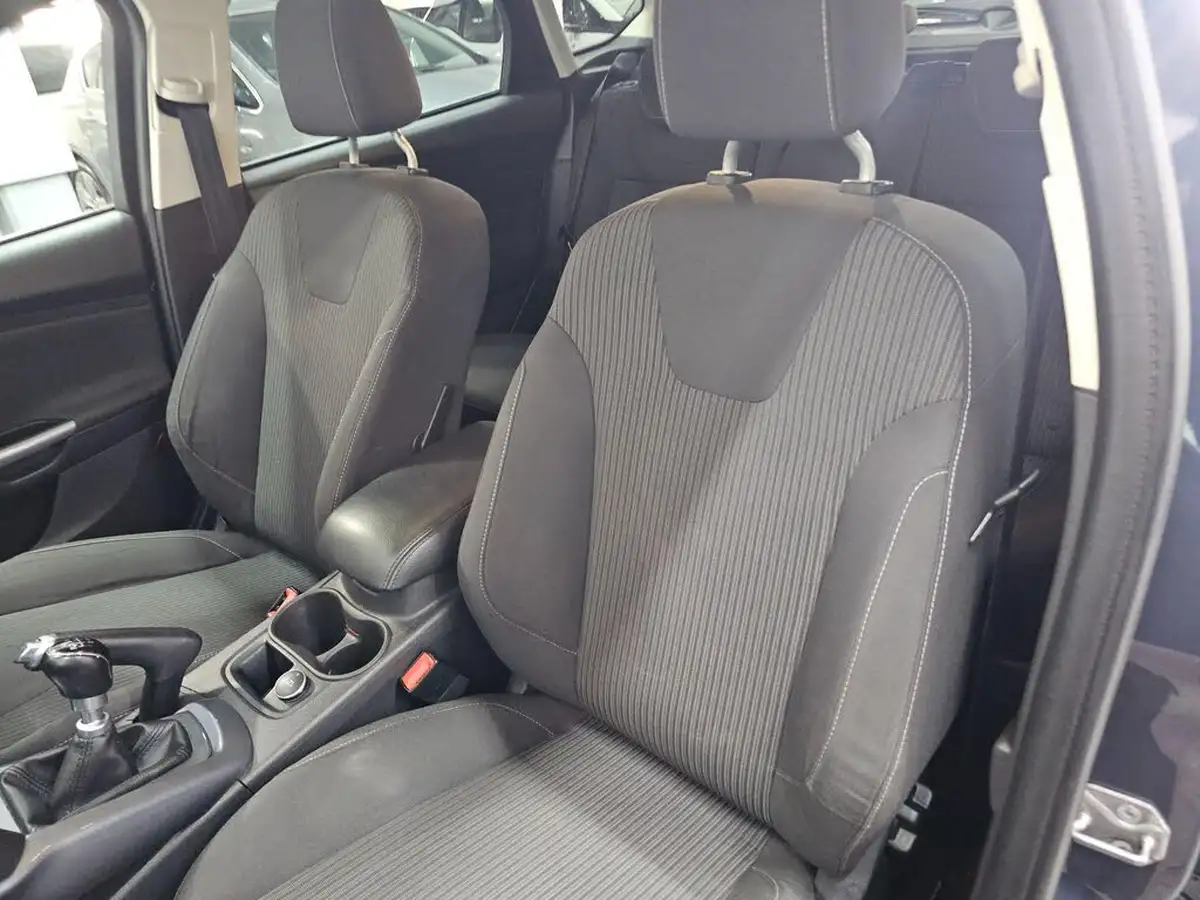2014-ford-focus-10-titanium-navigator-scti-125ps-hatchback-big-15