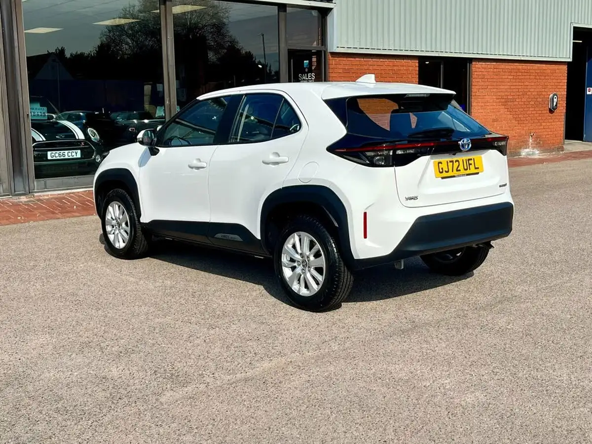 2022-toyota-yaris-cross-15-vvt-i-icon-big-8
