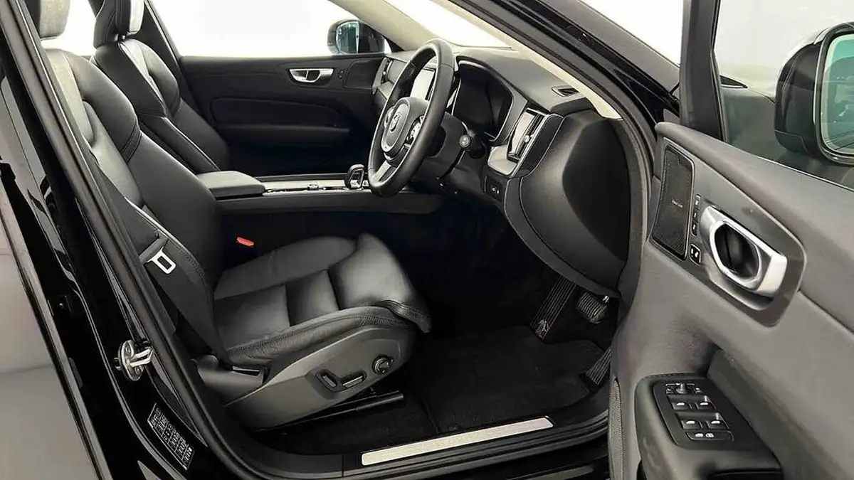 2023-volvo-xc60-20-b5-plus-big-15
