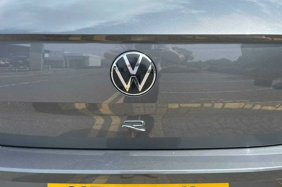 2021-volkswagen-t-roc-20-tsi-r-big-30