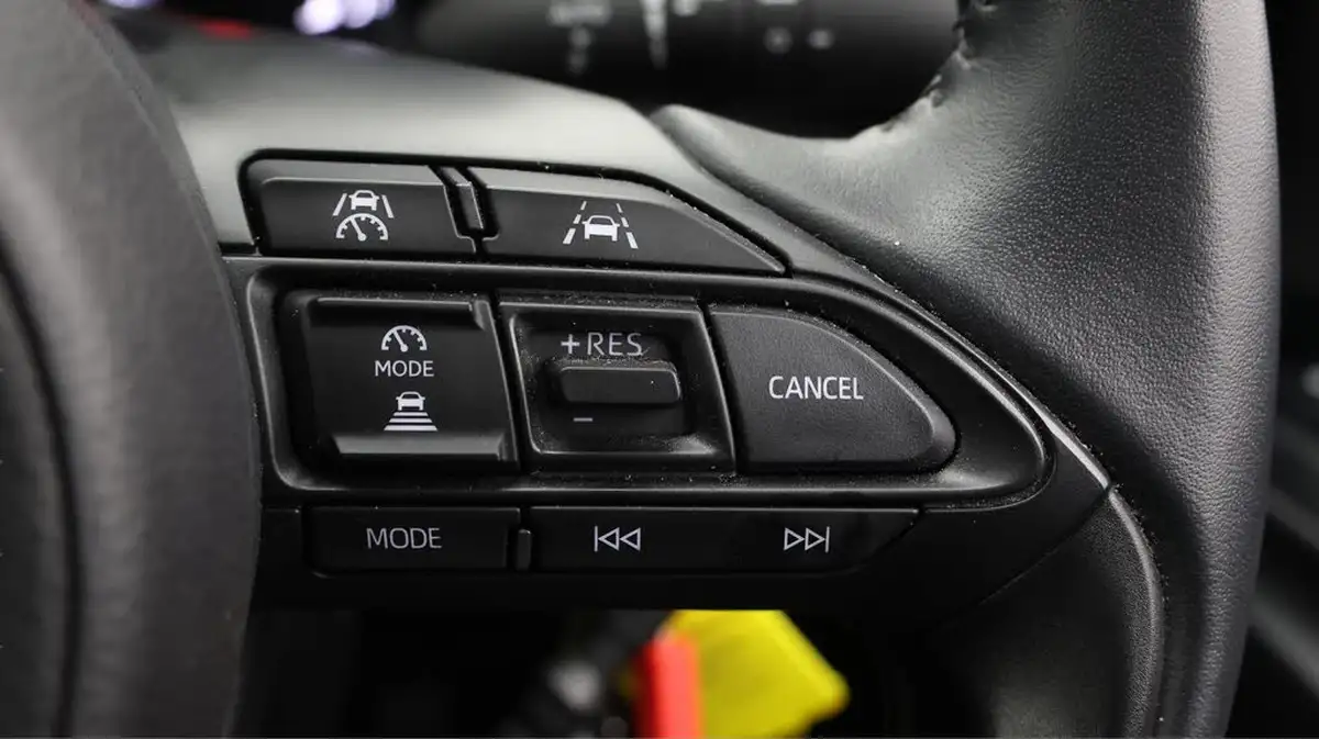 2024-toyota-yaris-15-vvt-i-design-big-23