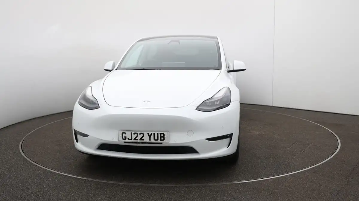 2022-tesla-model-y-e-long-range-big-38