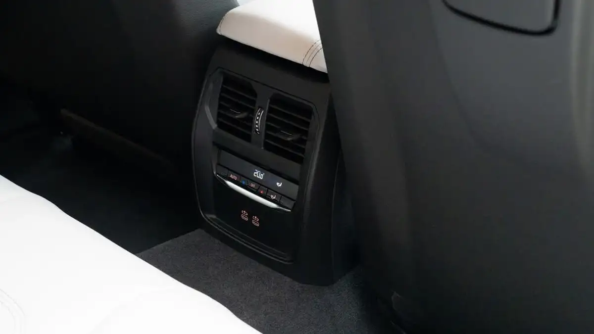 2024-bmw-3-series-30-m3-competition-m-touring-5d-big-20