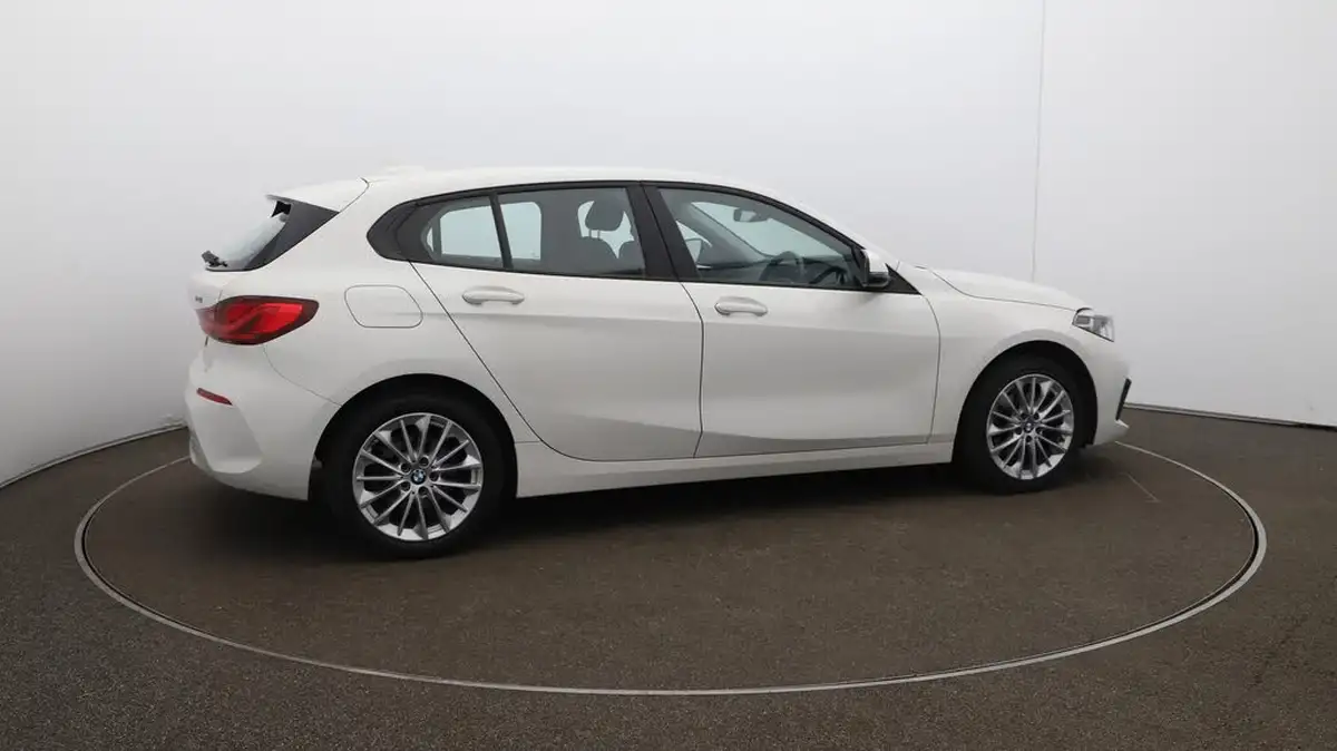 2021-bmw-1-series-15-118i-se-lcp-dct-big-51