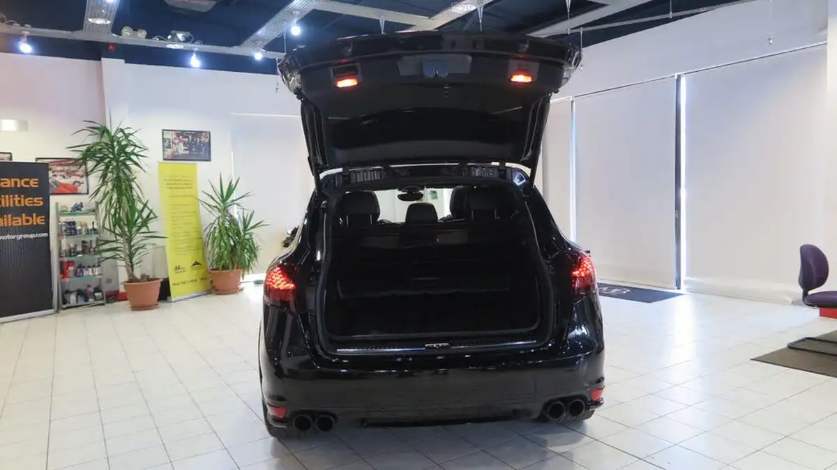2014-porsche-cayenne-48-gts-big-4