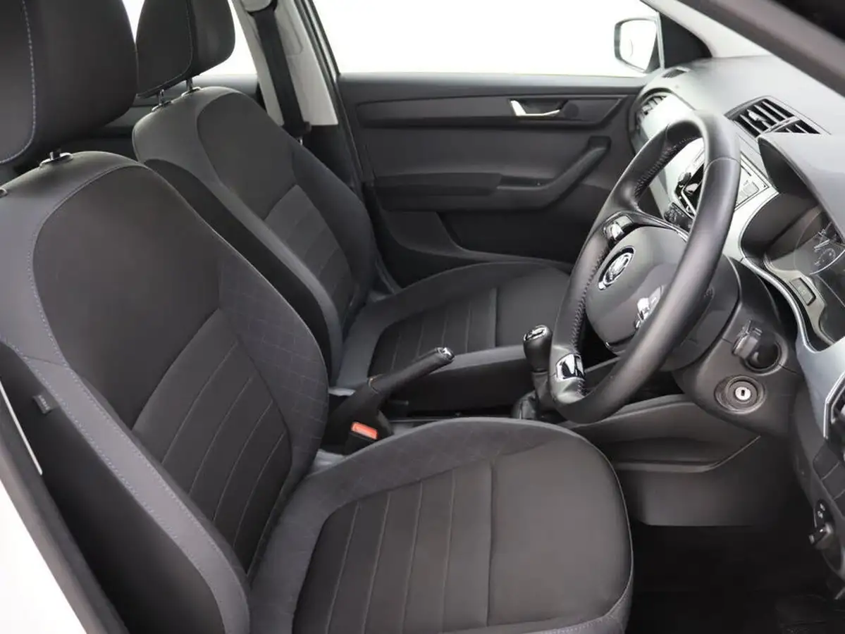 2021-skoda-fabia-10-mpi-colour-edition-60ps-big-11