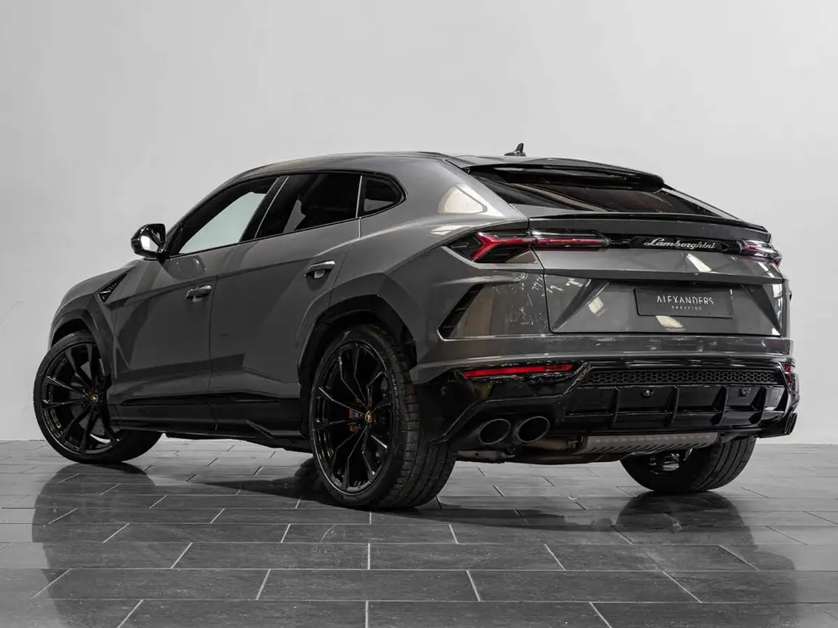 2021-lamborghini-urus-40-no-trim-big-7
