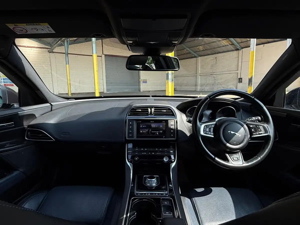 2015-jaguar-xe-20td-r-sport-163ps-auto-big-29