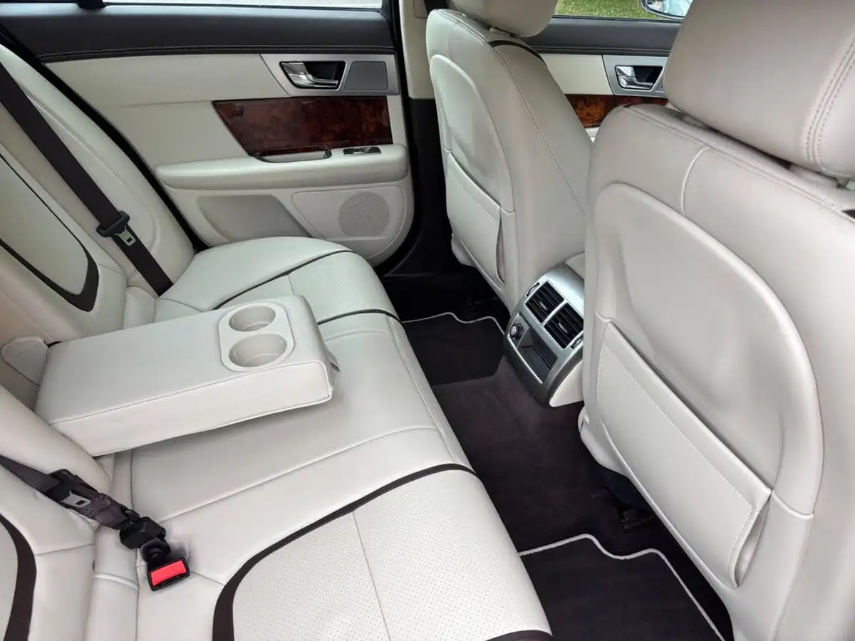 2014-jaguar-xf-30td-portfolio-saloon-4d-big-12