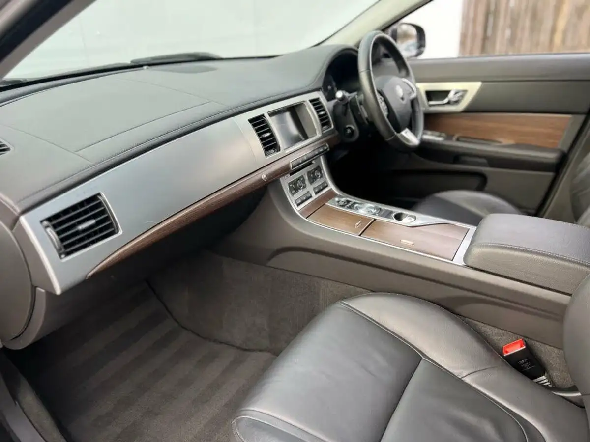 2015-jaguar-xf-22td-luxury-200ps-saloon-4d-big-21