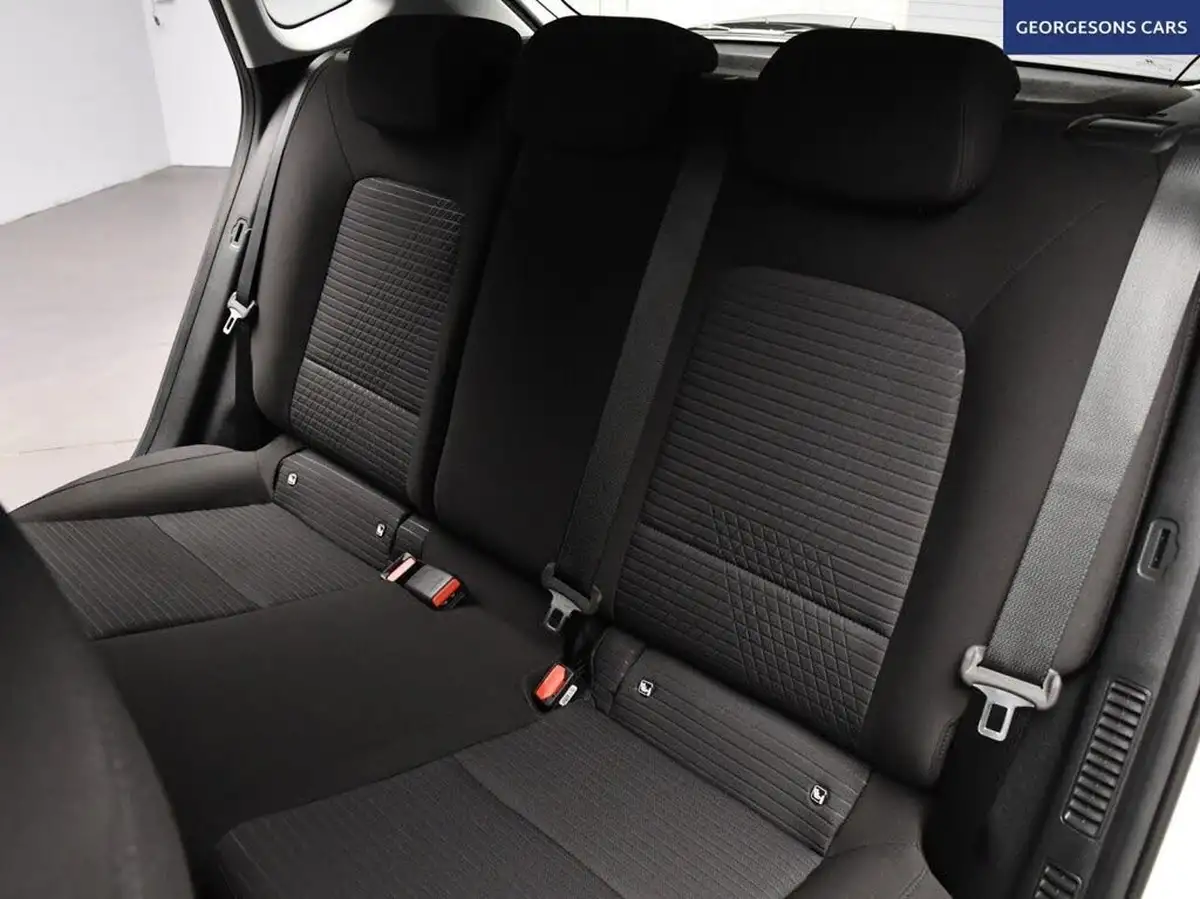2022-hyundai-i20-10-t-gdi-se-connect-eclutch-imt-big-17