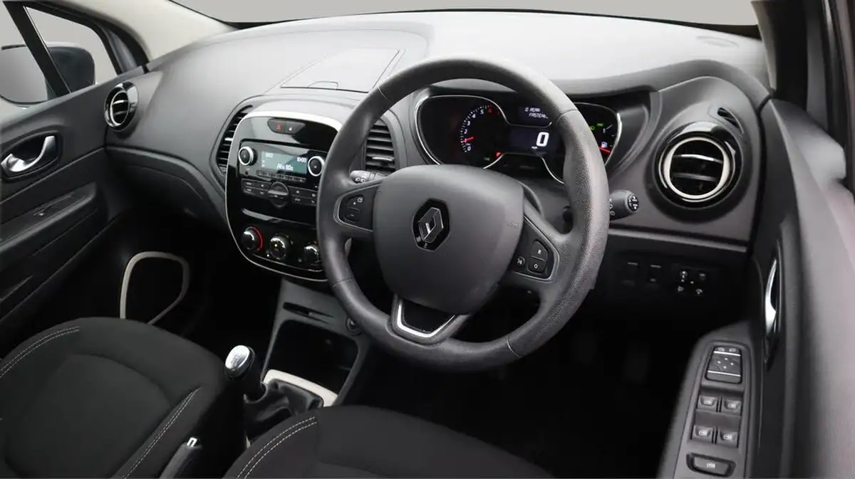 2020-renault-captur-09-tce-play-big-9
