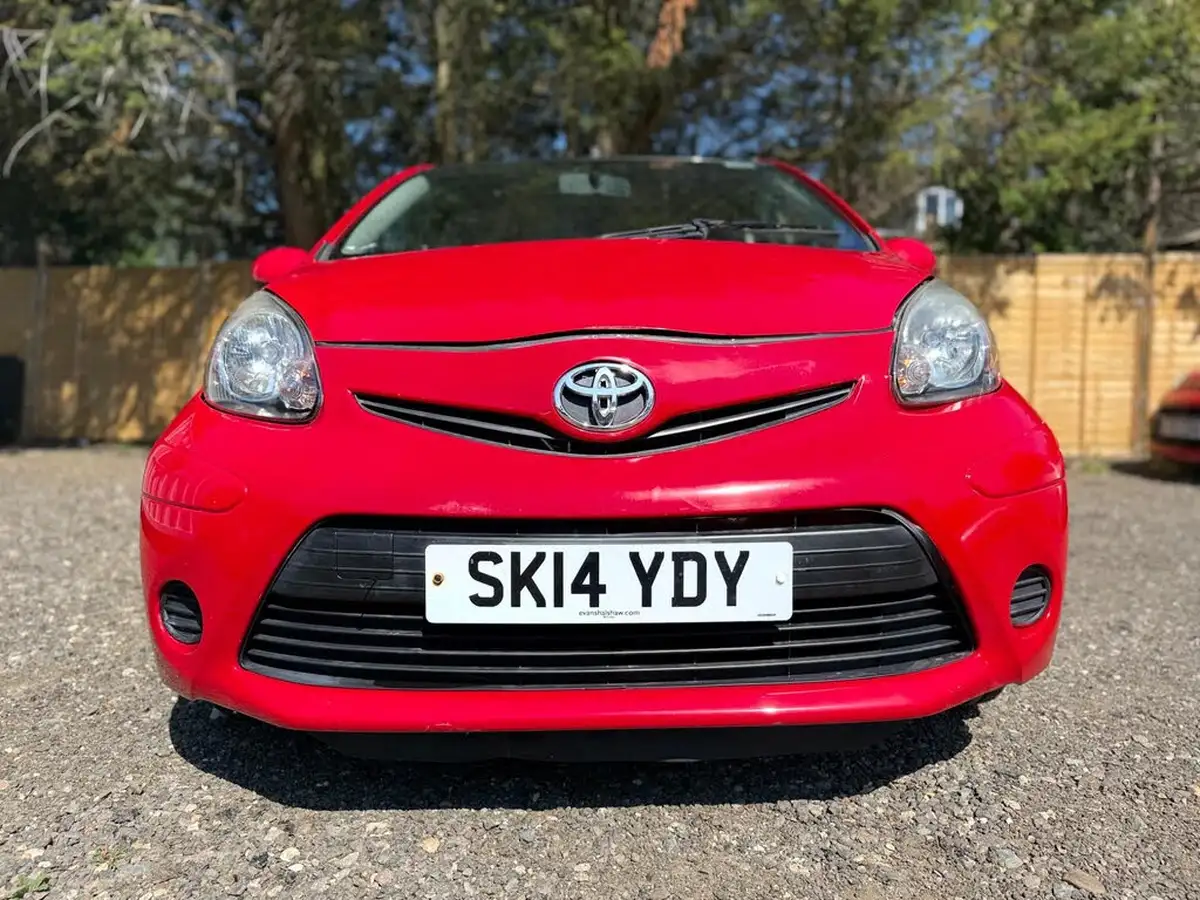 2014-toyota-aygo-10-move-5d-big-8