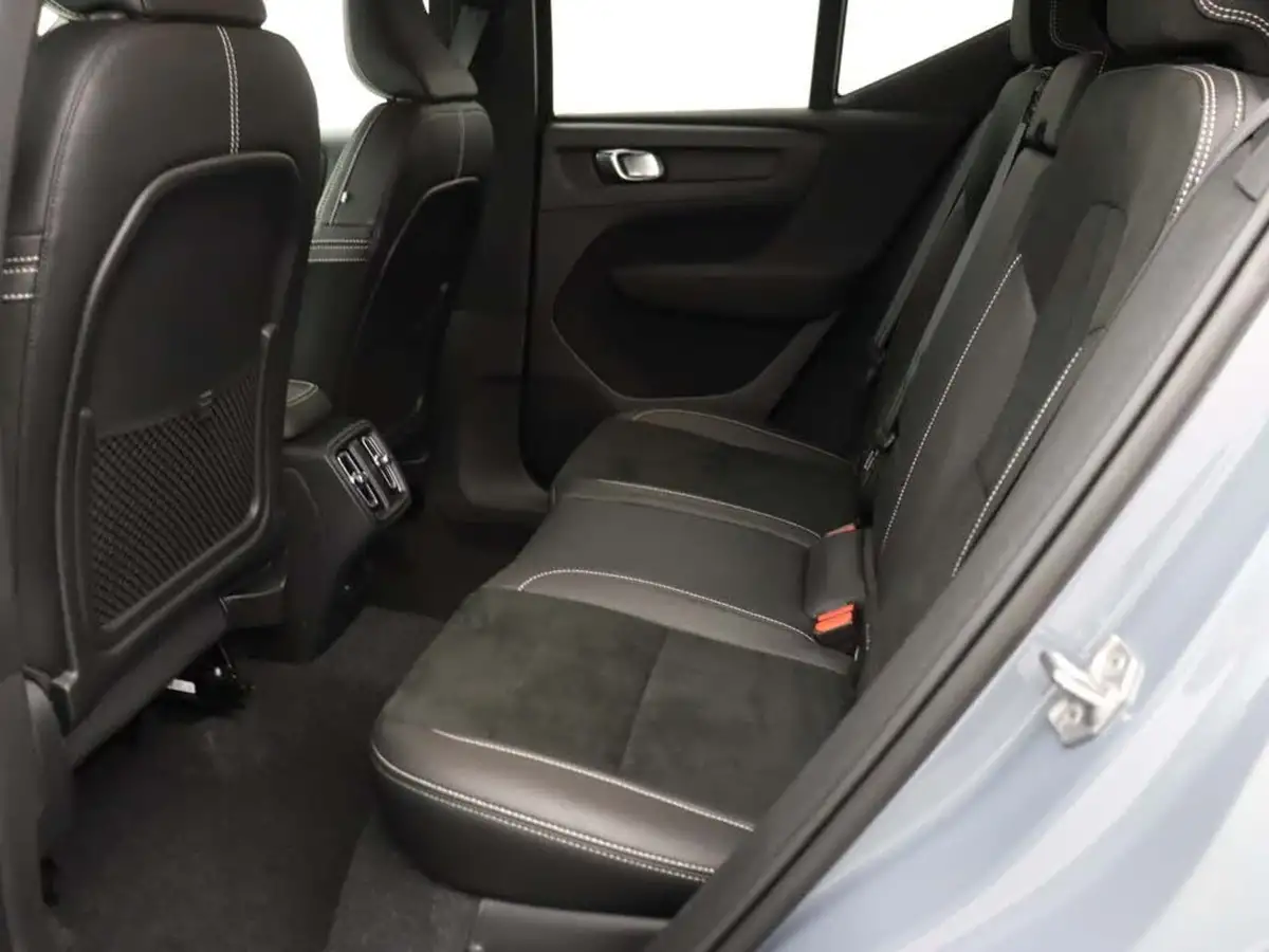 2020-volvo-xc40-15-t3-r-design-pro-big-14