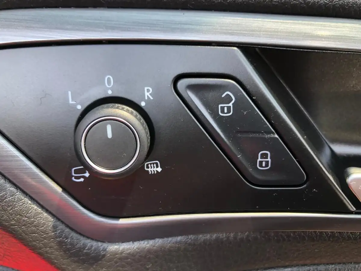 2018-volkswagen-golf-10-tsi-se-nav-110ps-ss-hatchback-5d-big-18