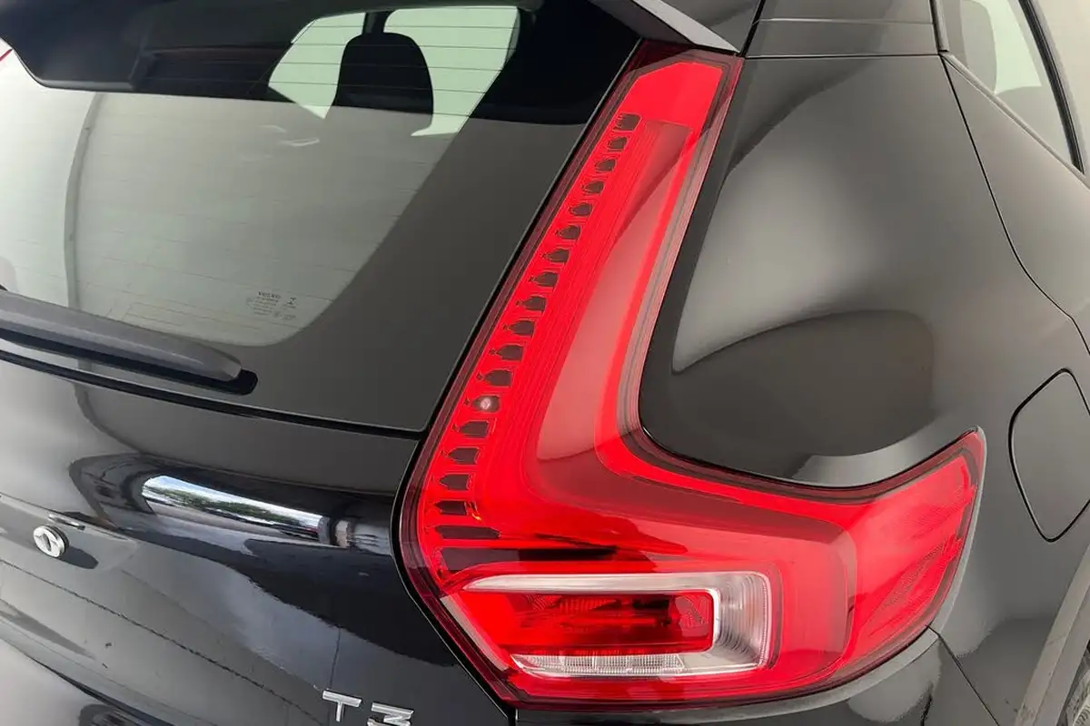 2021-volvo-xc40-15-t3-momentum-161bhp-big-19