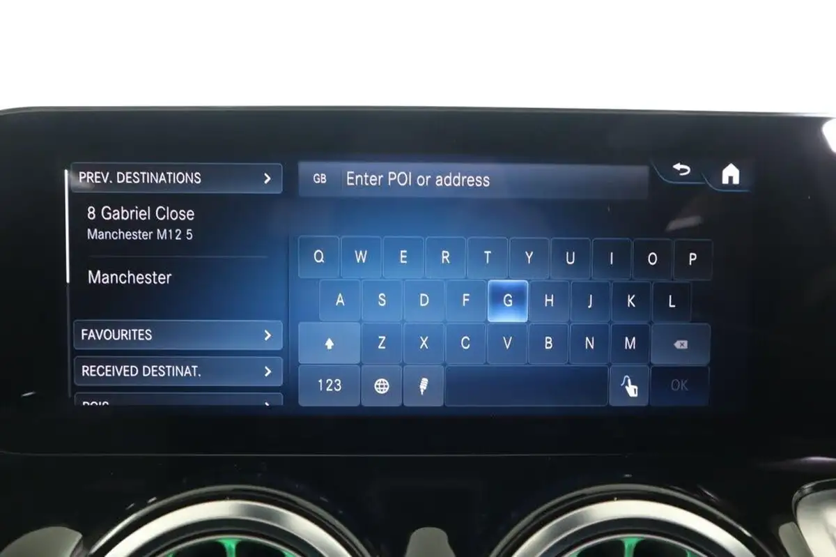 2022-mercedes-benz-glb-class-20d-glb220d-amg-line-premium-plus-big-37