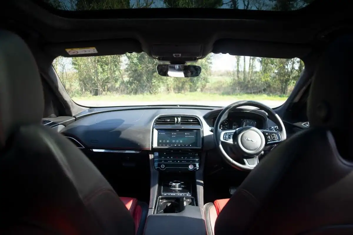 2019-jaguar-f-pace-20-i4d-chequered-flag-180ps-big-2