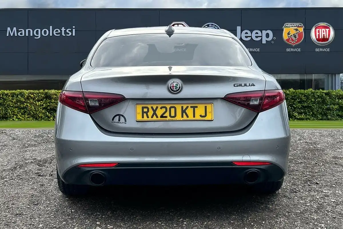 2020-alfa-romeo-giulia-20-nero-edizione-big-6