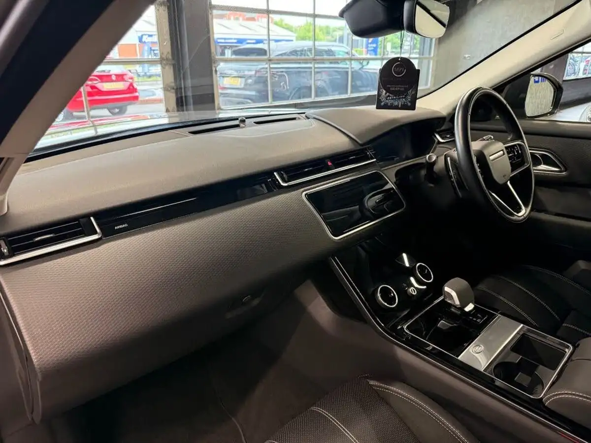 2022-land-rover-range-rover-velar-20-d200-r-dynamic-se-big-32