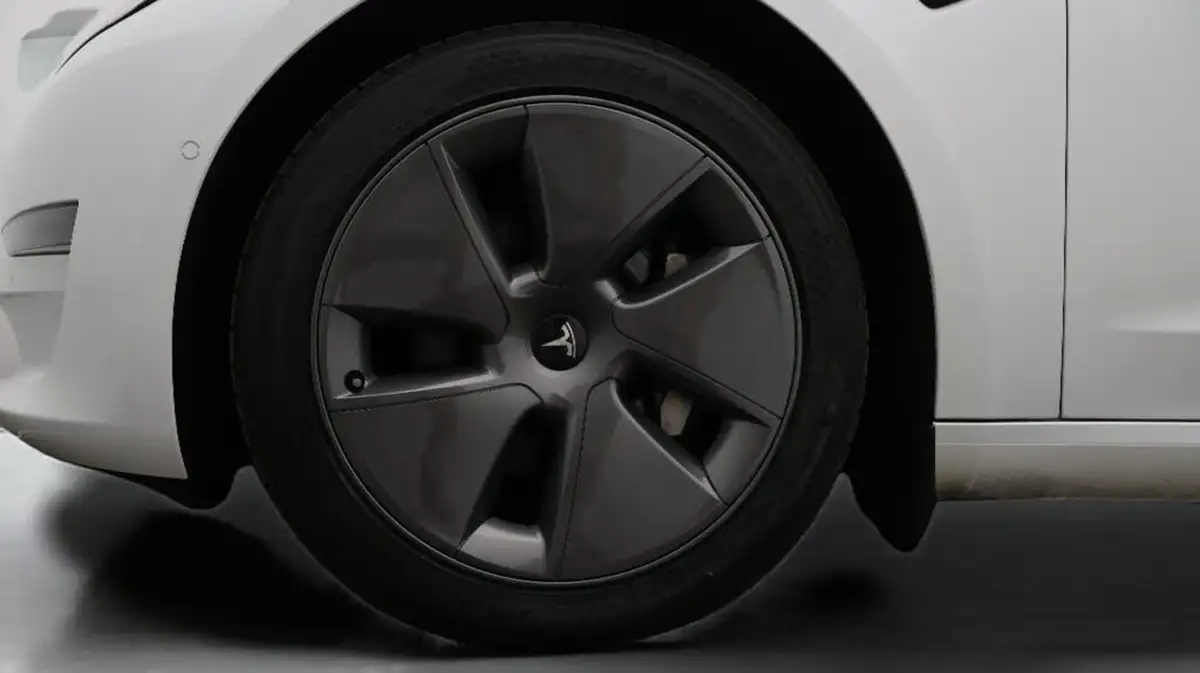 2021-tesla-model-3-e-long-range-awd-big-18