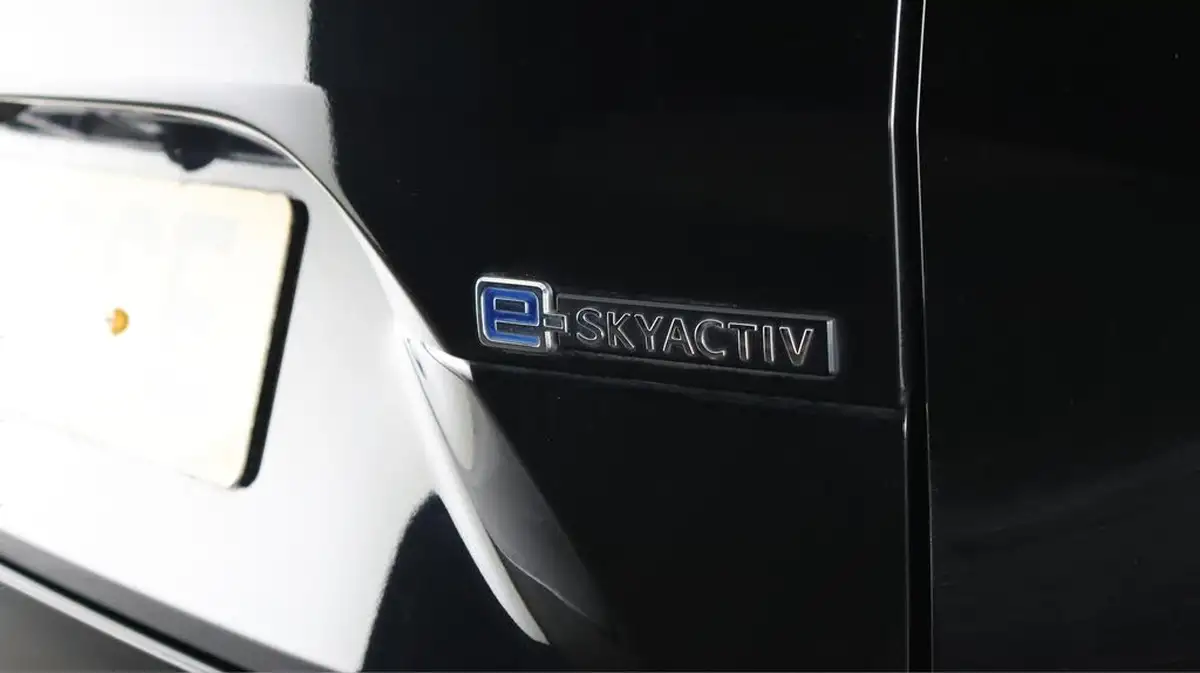 2021-mazda-mx-30-e-sport-lux-big-23