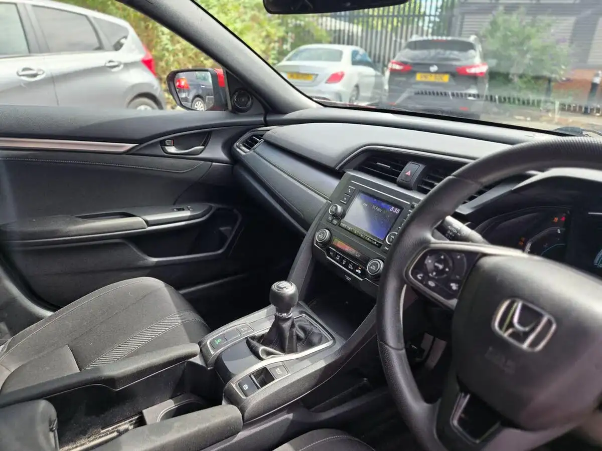 2018-honda-civic-10-vtec-turbo-se-126ps-hatchback-5d-big-21