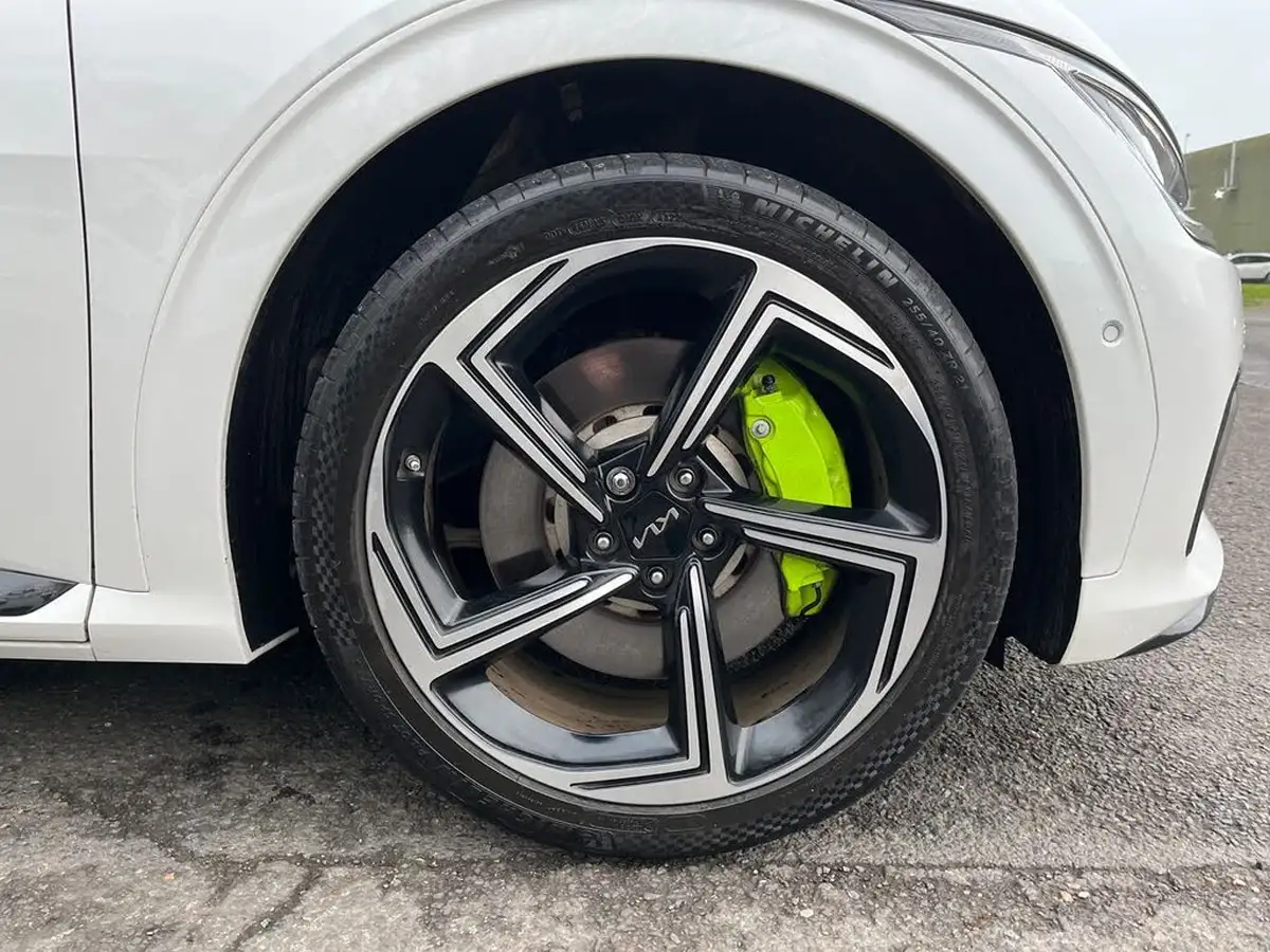 2023-kia-ev6-e-gt-big-8