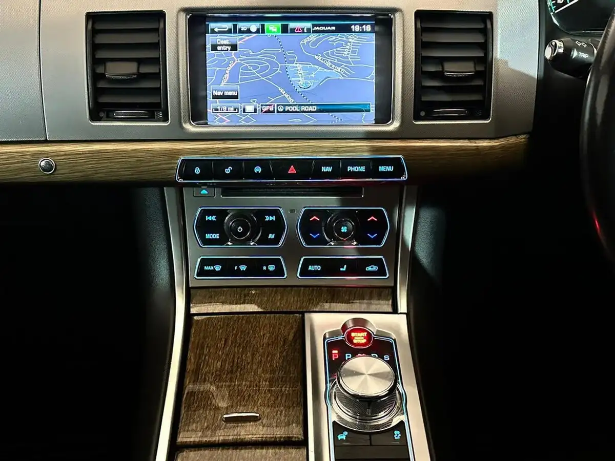 2014-jaguar-xf-22td-premium-luxury-200ps-sportbrake-5d-big-13