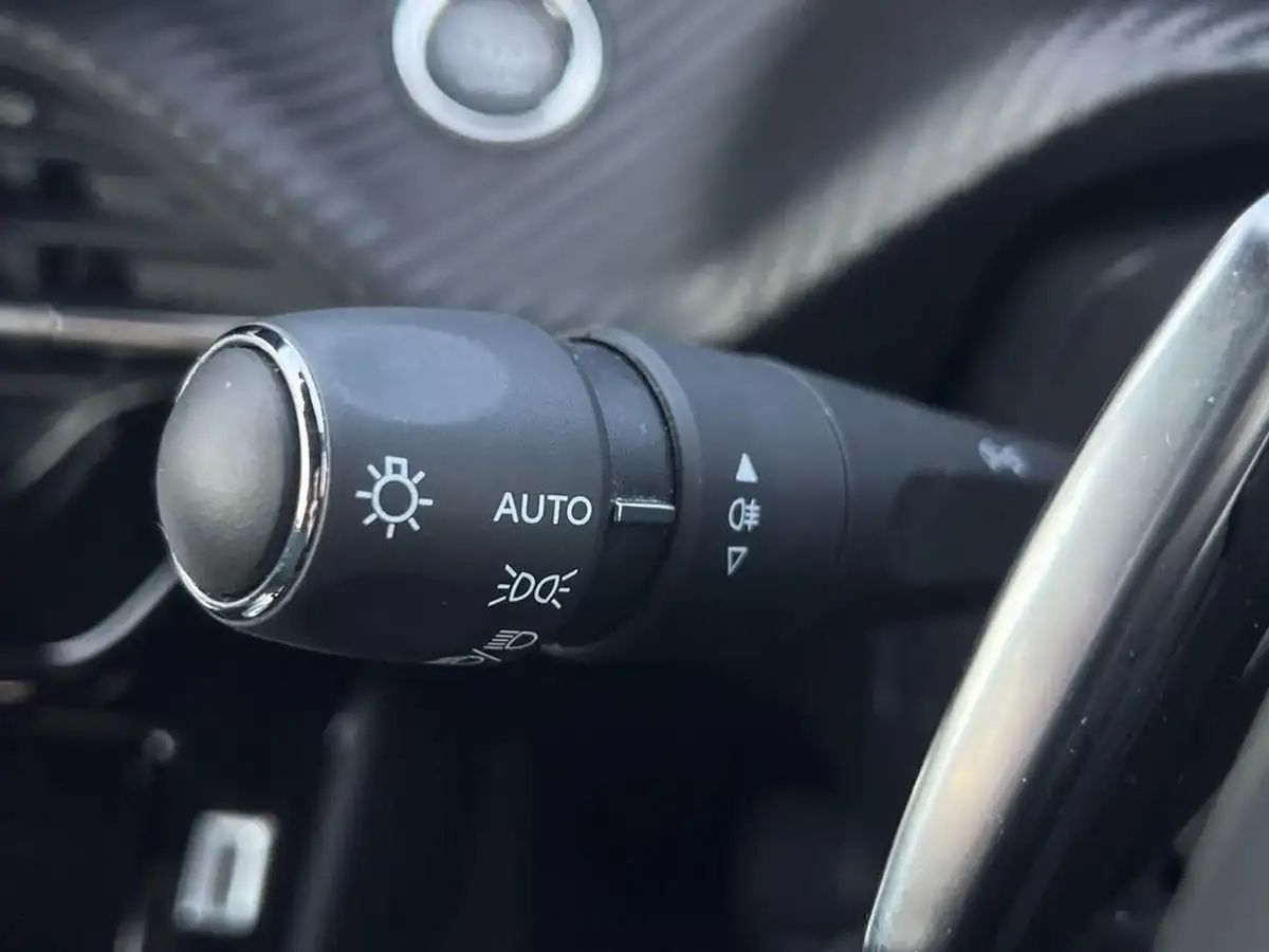 2024-peugeot-2008-suv-12-puretech-allure-136ps-hybrid-e-dsc6-big-41