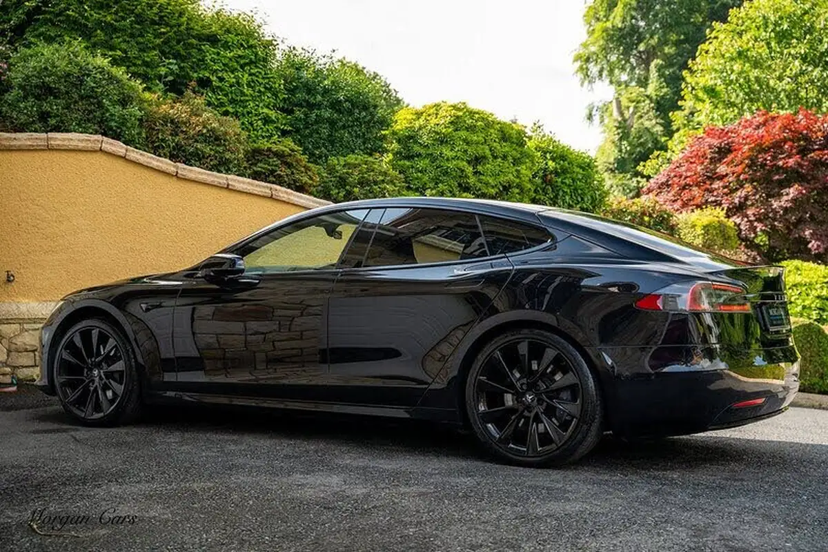 2017-tesla-model-s-e-90d-311kw-big-9