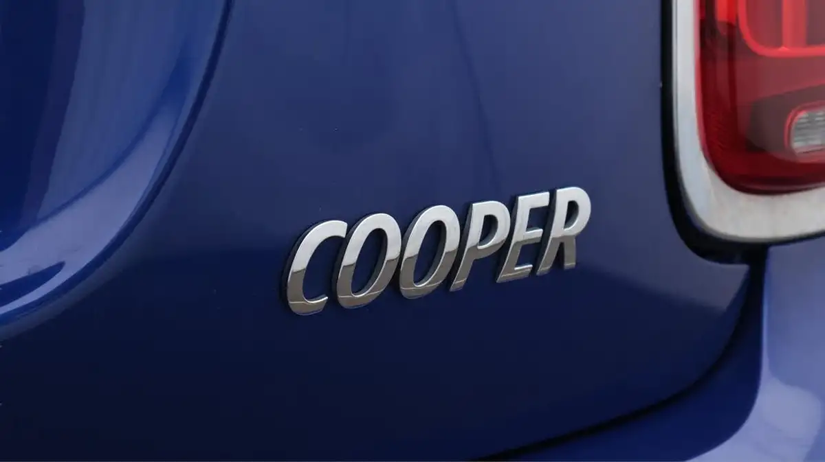 2020-mini-cooper-15-cooper-classic-nav-hatchback-3d-big-21