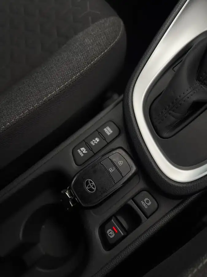 2022-toyota-yaris-15-vvt-i-design-panoramic-roof-big-32
