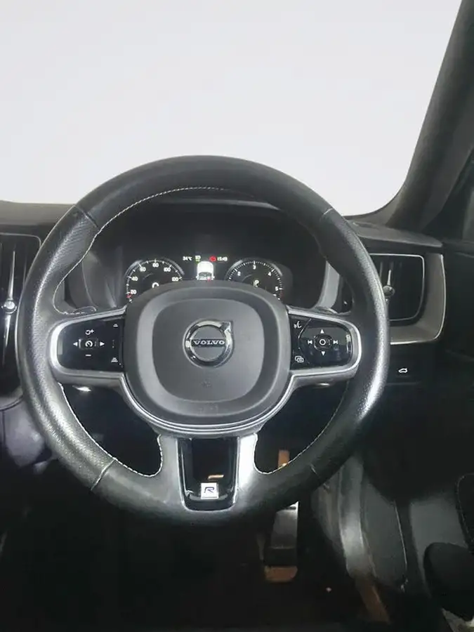 2018-volvo-xc60-20td-d4-r-design-4x4-geartronic-big-16