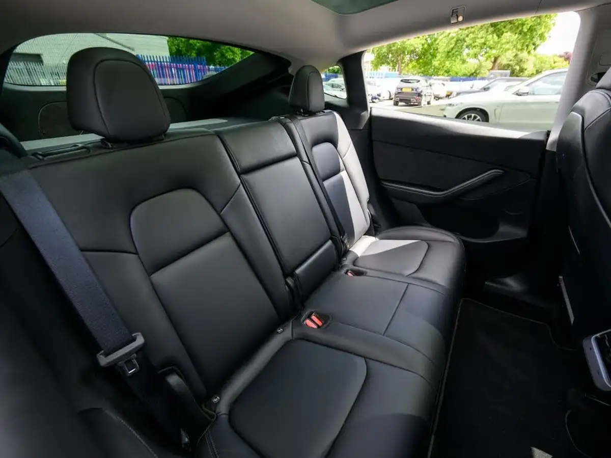2023-tesla-model-y-e-long-range-big-12
