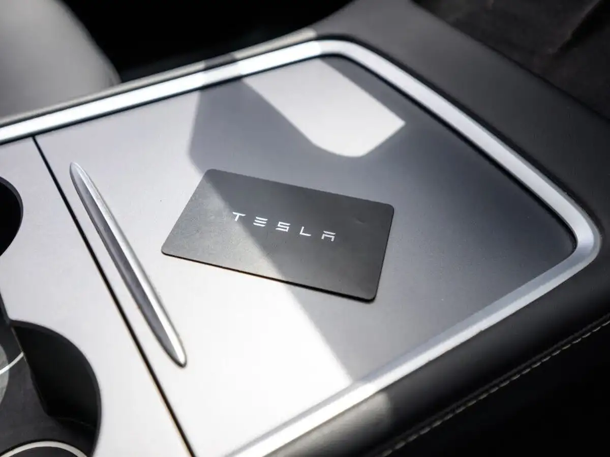 2023-tesla-model-y-e-long-range-big-36