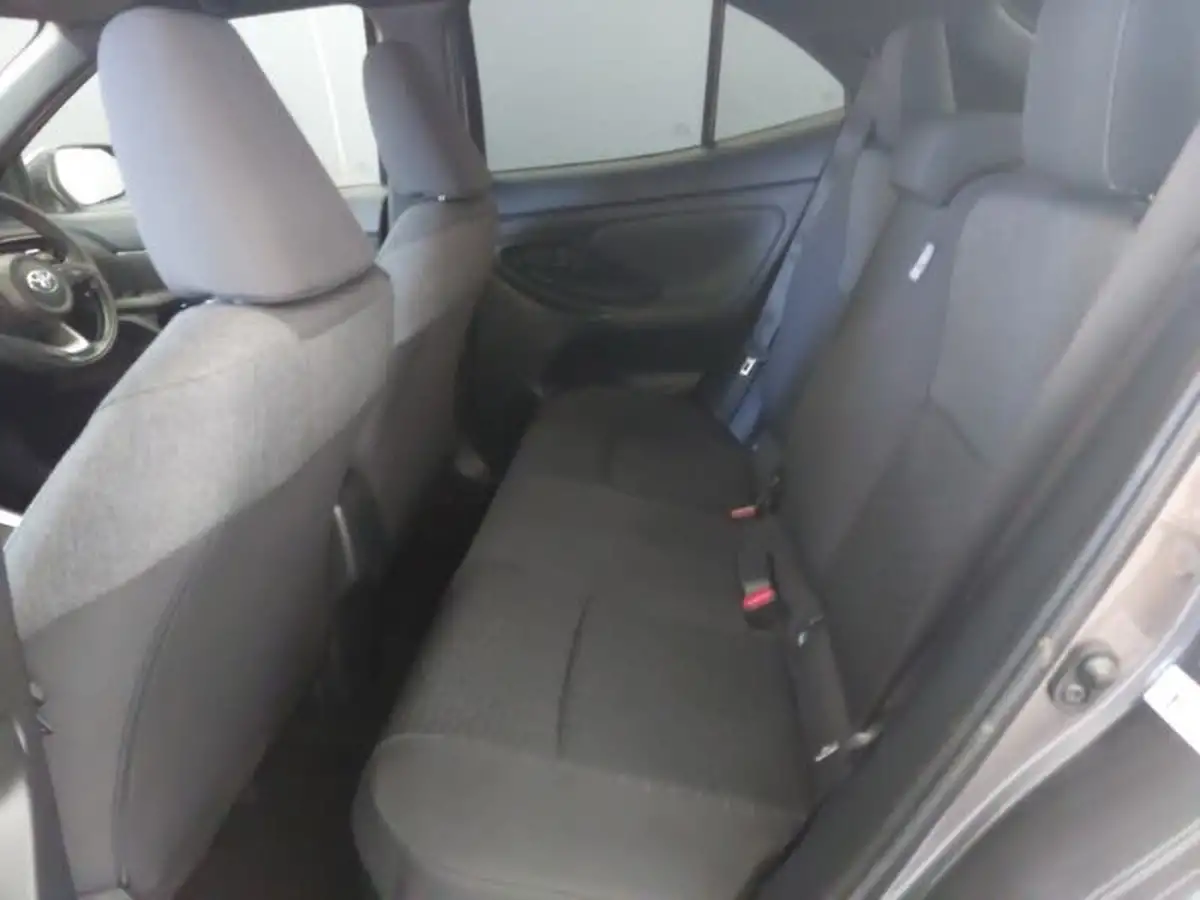 2022-toyota-yaris-15-vvt-i-design-panoramic-roof-big-5