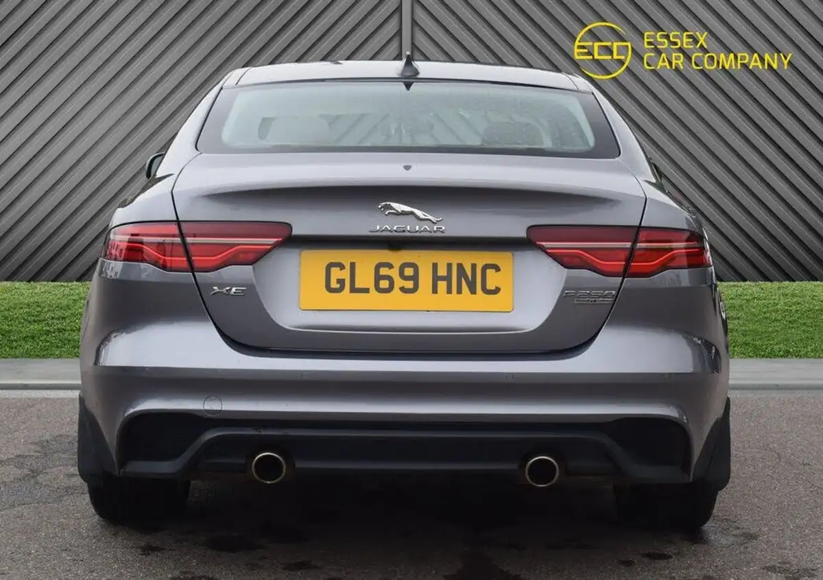 2019-jaguar-xe-20i-se-250ps-big-13