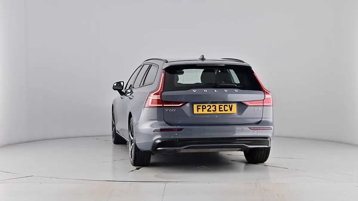 2023-volvo-v60-20-b3-plus-station-wagon-big-71
