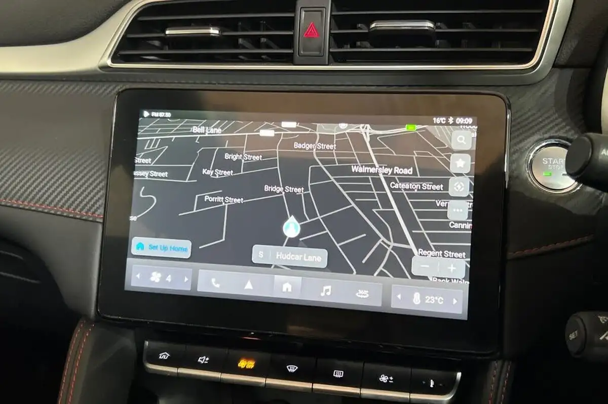 2022-mg-zs-suv-e-trophy-ev-156ps-long-range-big-16