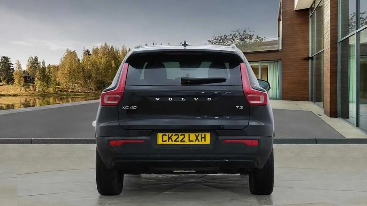 2022-volvo-xc40-15-t3-r-design-auto-big-8