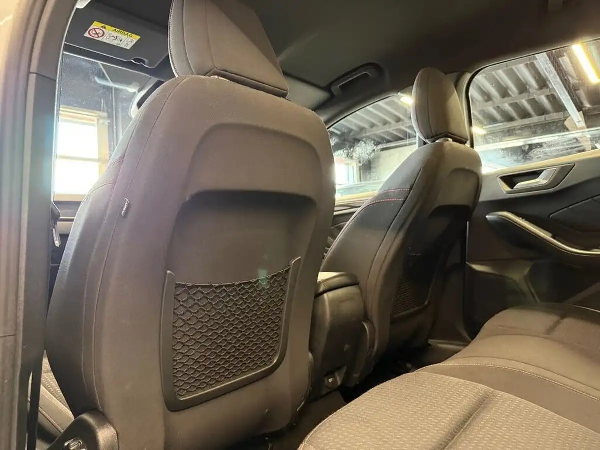 2019-ford-focus-15t-st-line-estate-big-28