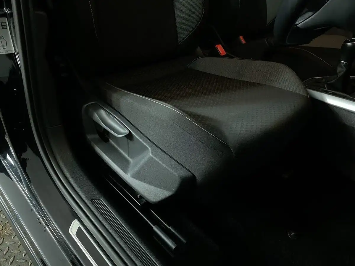 2021-volkswagen-polo-10-tsi-active-big-25