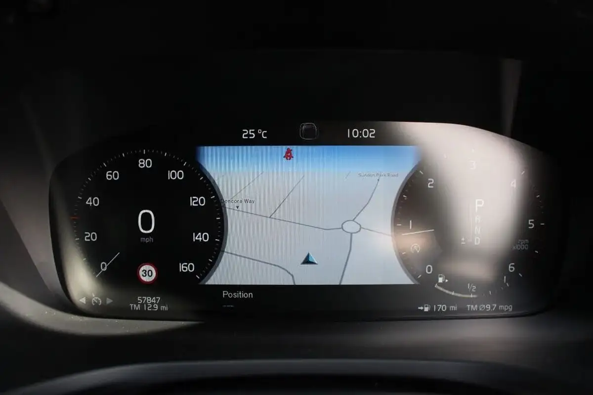 2018-volvo-v60-20td-d4-momentum-geartronic-big-10