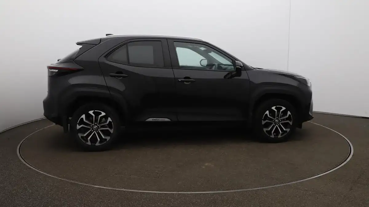 2022-toyota-yaris-cross-15-vvt-i-design-big-50
