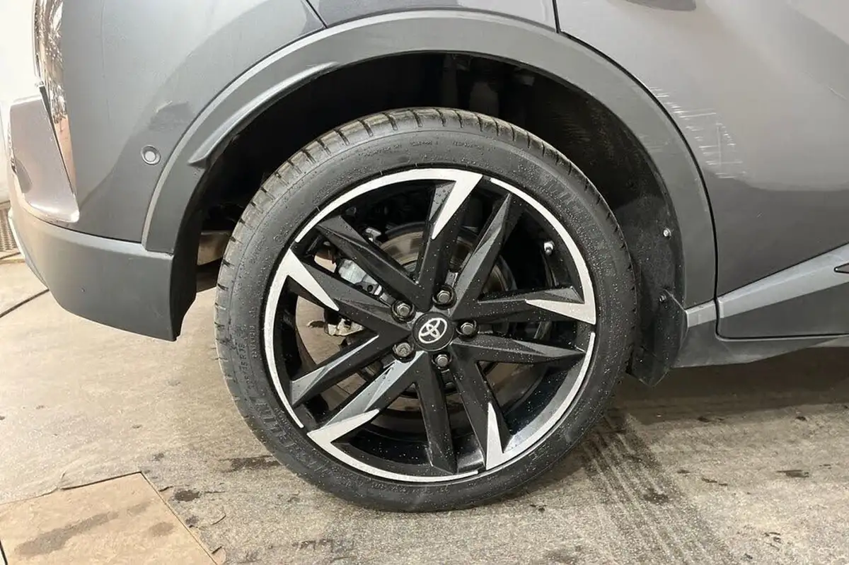 2021-toyota-c-hr-18-vvt-i-gr-sport-big-13