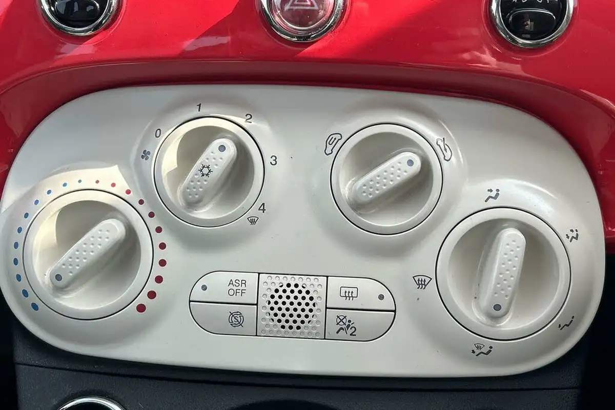 2019-fiat-500-12-lounge-ss-big-11