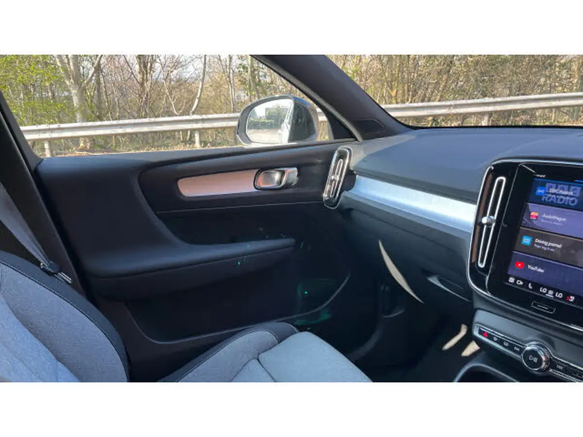2023-volvo-xc40-20-b3-plus-big-42