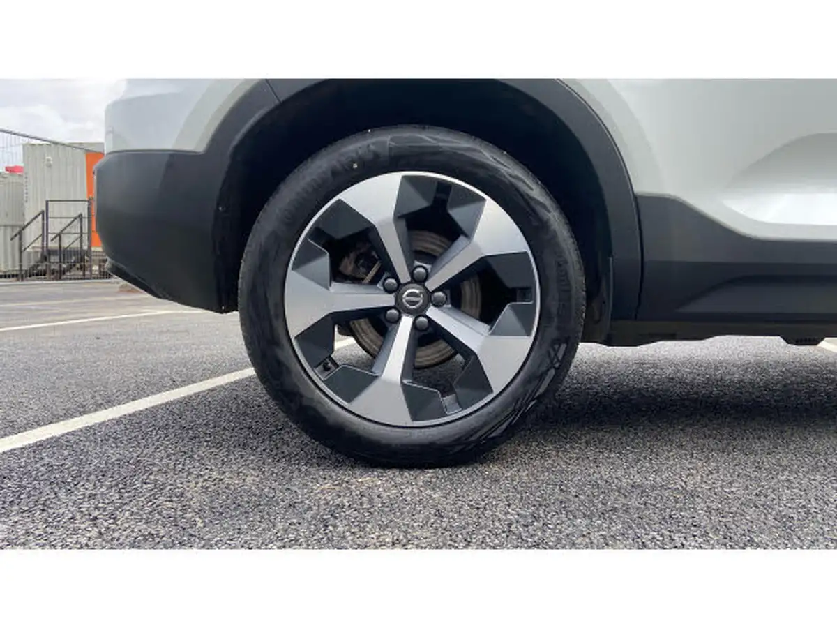 2024-volvo-xc40-20-b3-plus-big-15